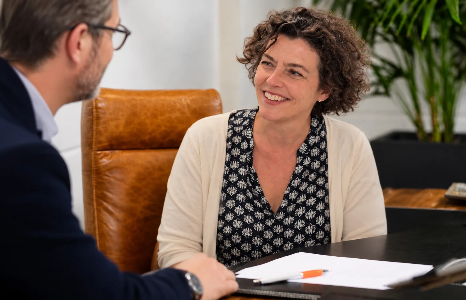 Begeleider van Werkreturn in gesprek met een werknemer
